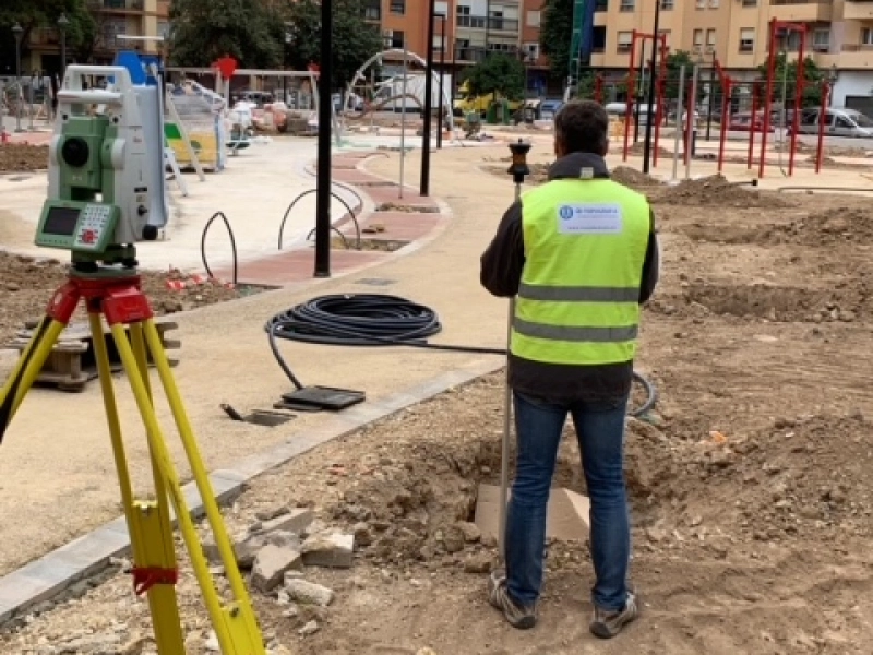 Con la colaboración de VD Topografía acaban las obras del jardín ubicado entre las calles Siete Aguas, Islas Canarias y Rodrigo de Pertegás